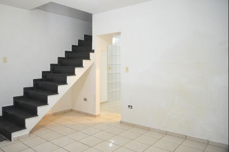 Casa para alugar com 57m², 2 quartos e 2 vagasSala