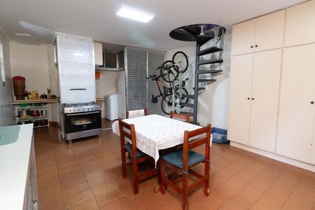 Casa à venda com 150m², 4 quartos e 3 vagasÁrea de Serviço