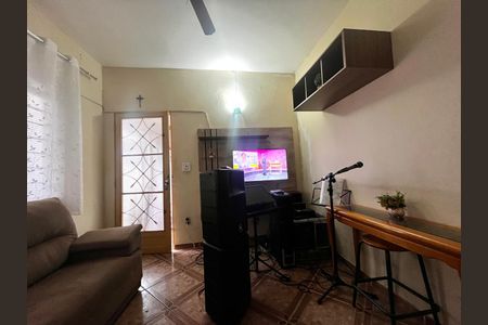 Casa à venda com 300m², 3 quartos e 3 vagas Casa à venda com 300m², 3 quartos e 3 vagasSala