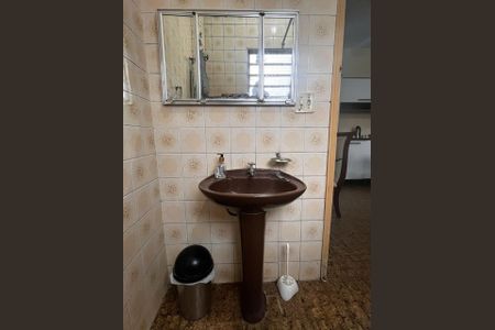 Casa à venda com 300m², 3 quartos e 3 vagas Casa à venda com 300m², 3 quartos e 3 vagasBanheiro