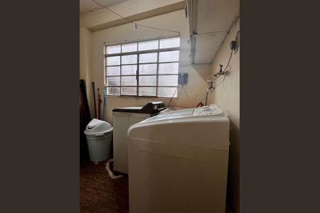 Casa à venda com 300m², 3 quartos e 3 vagas Casa à venda com 300m², 3 quartos e 3 vagasÁrea de Serviço