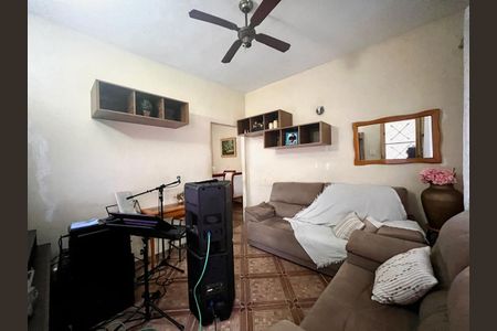 Casa à venda com 300m², 3 quartos e 3 vagas Casa à venda com 300m², 3 quartos e 3 vagasSala