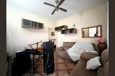 Casa à venda com 300m², 3 quartos e 3 vagas Casa à venda com 300m², 3 quartos e 3 vagasSala