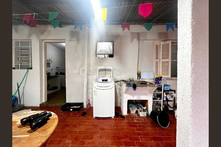 Casa à venda com 300m², 3 quartos e 3 vagas Casa à venda com 300m², 3 quartos e 3 vagasÁrea de Serviço