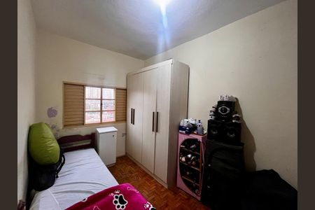 Casa à venda com 300m², 3 quartos e 3 vagas Casa à venda com 300m², 3 quartos e 3 vagasQuarto 2