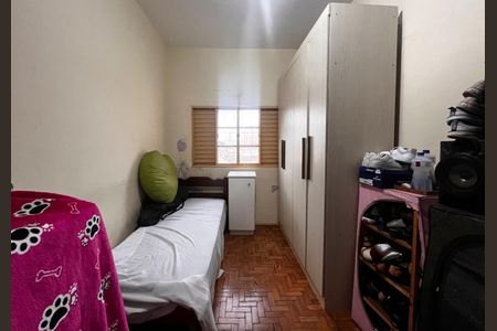 Casa à venda com 300m², 3 quartos e 3 vagas Casa à venda com 300m², 3 quartos e 3 vagasQuarto 2