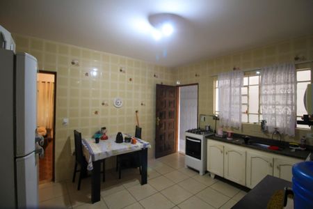 Casa à venda com 145m², 7 quartos e 2 vagas Casa à venda com 145m², 7 quartos e 2 vagasCozinha