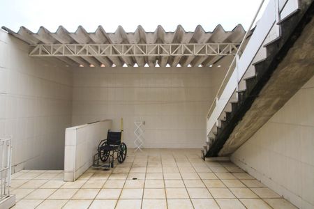 Casa à venda com 145m², 7 quartos e 2 vagas Casa à venda com 145m², 7 quartos e 2 vagasÁrea externa