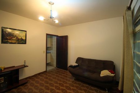 Casa à venda com 145m², 7 quartos e 2 vagas Casa à venda com 145m², 7 quartos e 2 vagasSala