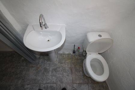 Casa para alugar com 56m², 2 quartos e sem vagaBanheiro