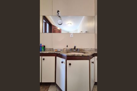 Apartamento à venda com 148m², 3 quartos e 2 vagasBanheiro da suíte