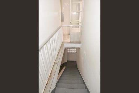 Casa para alugar com 250m², 3 quartos e 3 vagas Casa para alugar com 250m², 3 quartos e 3 vagasEscada