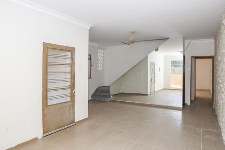 Casa para alugar com 250m², 3 quartos e 3 vagas Casa para alugar com 250m², 3 quartos e 3 vagasSala