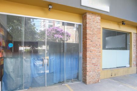 Casa para alugar com 250m², 3 quartos e 3 vagas Casa para alugar com 250m², 3 quartos e 3 vagasFachada