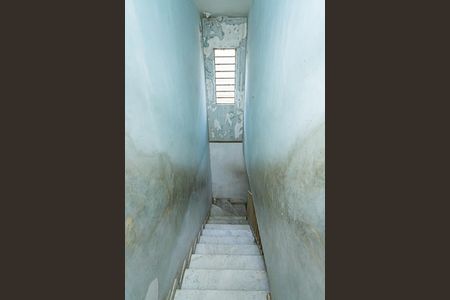 Casa à venda com 160m², 3 quartos e 2 vagasEscada