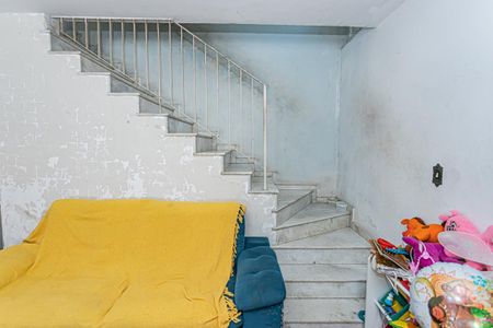 Casa à venda com 160m², 3 quartos e 2 vagasEscada