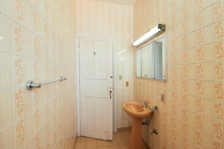 Casa à venda com 309m², 5 quartos e 4 vagasBanheiro 1