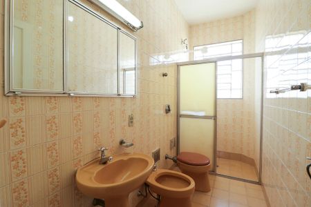 Casa à venda com 309m², 5 quartos e 4 vagasBanheiro 1