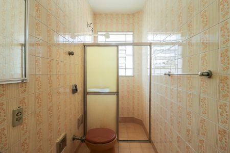 Casa à venda com 309m², 5 quartos e 4 vagasBanheiro 1