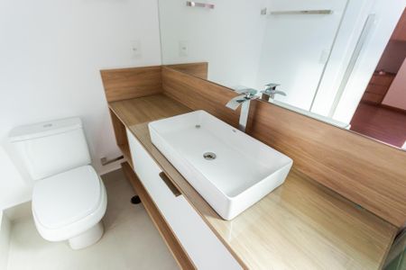 Apartamento à venda com 90m², 2 quartos e 2 vagasBanheiro da Suíte