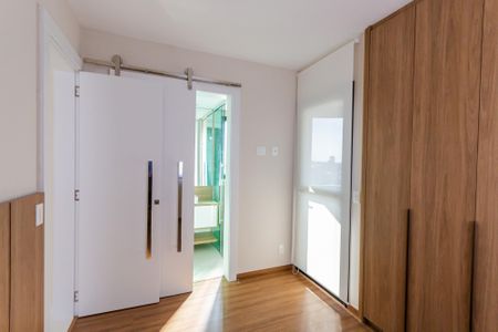 Apartamento à venda com 90m², 2 quartos e 2 vagasSuíte