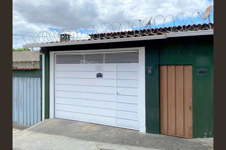 Casa para alugar com 80m², 3 quartos e 1 vaga Casa para alugar com 80m², 3 quartos e 1 vagaFachada