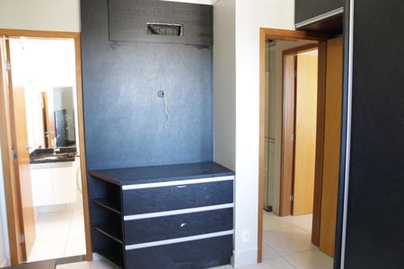 Casa de condomínio para alugar com 180m², 3 quartos e 4 vagasSuíte