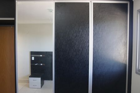 Casa de condomínio para alugar com 180m², 3 quartos e 4 vagasSuíte