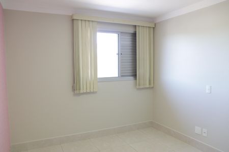 Casa de condomínio para alugar com 180m², 3 quartos e 4 vagasQuarto 2