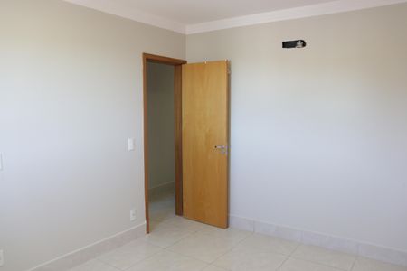 Casa de condomínio para alugar com 180m², 3 quartos e 4 vagasQuarto 2