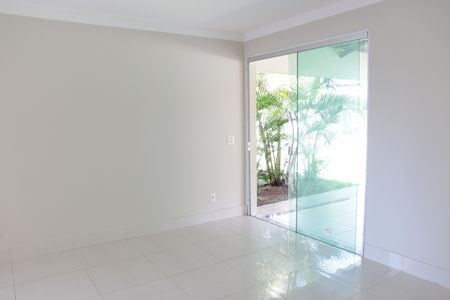 Casa de condomínio para alugar com 180m², 3 quartos e 4 vagasSala