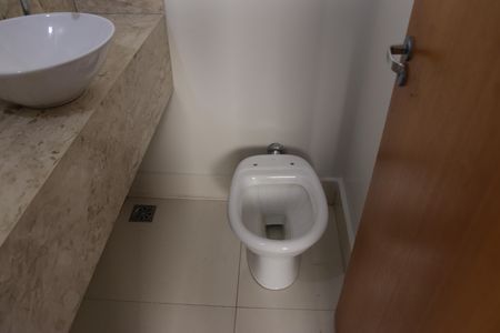 Casa de condomínio para alugar com 180m², 3 quartos e 4 vagasBanheiro 2