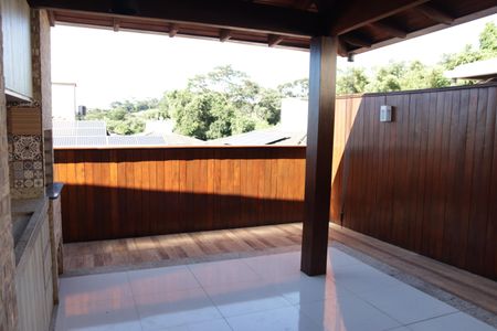 Casa de condomínio para alugar com 180m², 3 quartos e 4 vagasQuintal