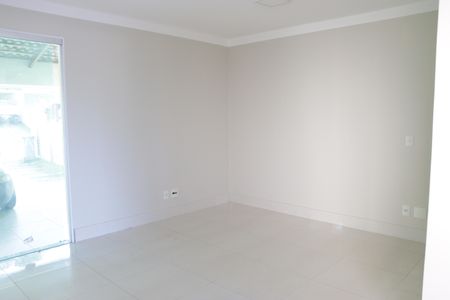 Casa de condomínio para alugar com 180m², 3 quartos e 4 vagasSala