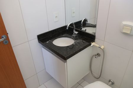 Casa de condomínio para alugar com 180m², 3 quartos e 4 vagasBanheiro da Suíte