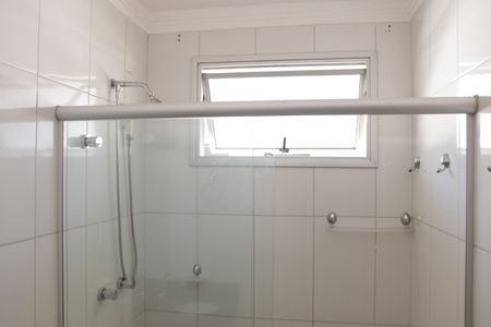 Casa de condomínio para alugar com 180m², 3 quartos e 4 vagasBanheiro