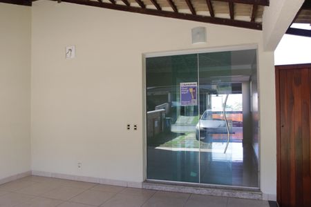 Casa de condomínio para alugar com 180m², 3 quartos e 4 vagasFachada