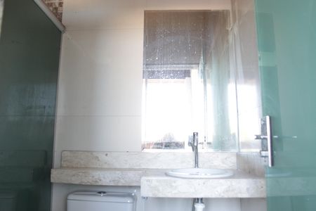 Casa de condomínio para alugar com 180m², 3 quartos e 4 vagasBanheiro 1