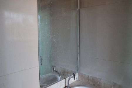 Casa de condomínio para alugar com 180m², 3 quartos e 4 vagasBanheiro 1