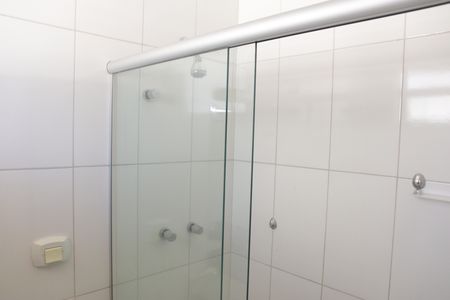 Casa de condomínio para alugar com 180m², 3 quartos e 4 vagasBanheiro da Suíte