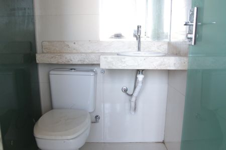 Casa de condomínio para alugar com 180m², 3 quartos e 4 vagasBanheiro 1