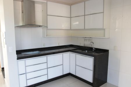 Casa de condomínio para alugar com 180m², 3 quartos e 4 vagasCozinha