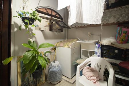 Casa à venda com 53m², 2 quartos e 1 vagaÁrea de Serviço