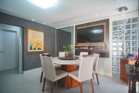 Casa à venda com 212m², 4 quartos e 1 vaga Casa à venda com 212m², 4 quartos e 1 vagaSala de Jantar