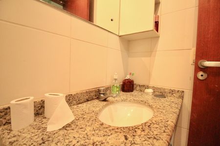 Apartamento para alugar com 65m², 2 quartos e 2 vagas Apartamento para alugar com 65m², 2 quartos e 2 vagasBanheiro da Suíte 1