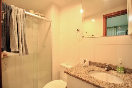 Apartamento para alugar com 65m², 2 quartos e 2 vagas Apartamento para alugar com 65m², 2 quartos e 2 vagasBanheiro da Suíte 1