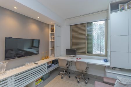 Apartamento à venda com 149m², 4 quartos e 2 vagasEscritório