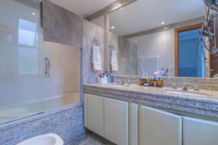 Apartamento à venda com 149m², 4 quartos e 2 vagasBanheiro do Quarto 3