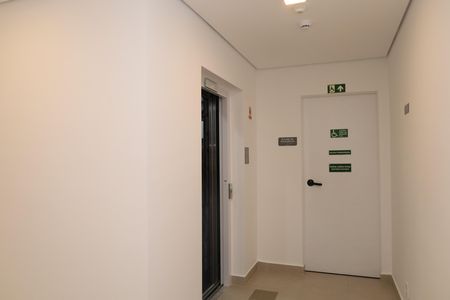 Apartamento para alugar com 32m², 2 quartos e sem vagaÁrea comum - Saguão do andar