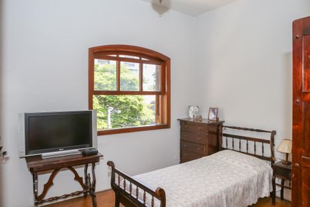 Casa à venda com 220m², 4 quartos e 3 vagasSuíte 2